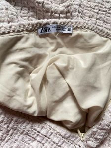 🦢ZARA Textured White Knit Skirt🤍