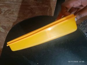 airght Tupperware lunch box Container