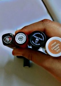 combo of lipsticks, eye liner, sunscreen mini pack