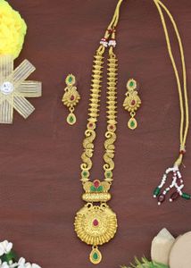 Elegant Gold-Tone Necklace & Earring Set