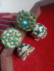 It&#39;s Eating In Green Colour