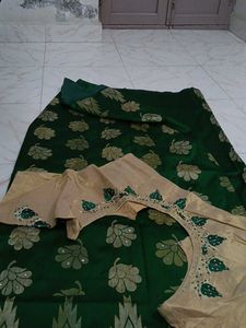 Saree With Gold Blouse