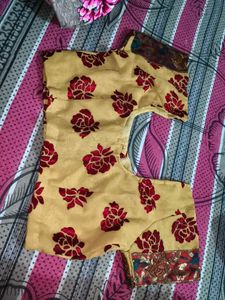 beautiful saree with stich blouse 💛