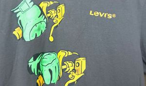 Levi&#39;s Graphic Tee.