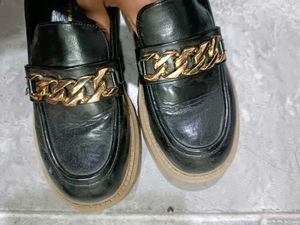 Charm Ninety-Nine Chain Loafers
