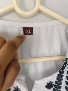 Elegant White Embroidered Kurta