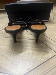 Authentic Tommy Hilfiger Leather Slim Heels