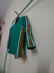 SHEIN Green Ribbed Top