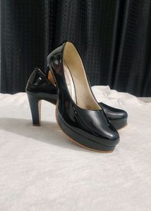 🖤 Black High Belly Heels 🖤