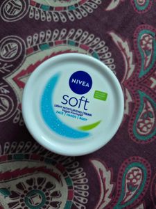 NIVEA Soft Vit E Light Non Sticky Face Moisturiser