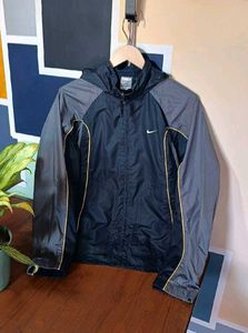 Nike Windbreaker Jacket - Stylish &amp; Light