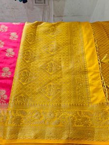 Elegant Pink &amp; Gold Saree with blouse piece