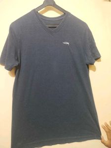 Men&#39;s V-Neck T-Shirt