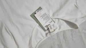 H&amp;m White T Shirt