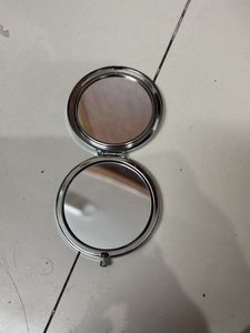 travel pocket mirror