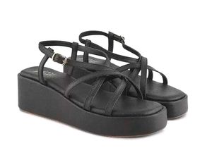 Chic Black wedges