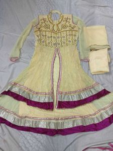 Elegant Cream &amp; Gold Embellished Gown Sets 3 Peace
