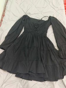 Elegant Black Flared Dress for a Timeless Look