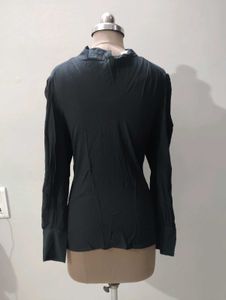 Chic Black Keyhole Top