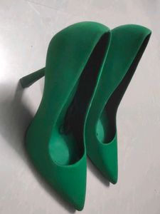 it's a brand new zara heels with the size of 39