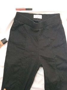 Model Jeggings In Black