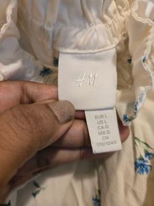 H&amp;M White Short Sleeveless Dress