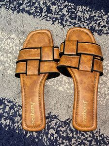 Dressberry Brown Flats