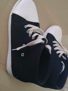 Stylish Black &amp; White Sneakers