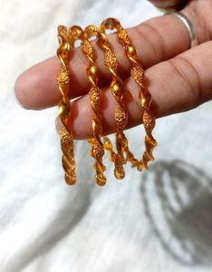 Golden Bangles (4 Pieces)