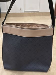 Elegant Two-Tone Shoulder Bag