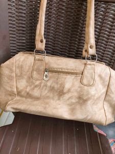 Beautiful Handbag With 6 Pockets
