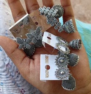 4 Jhumkas