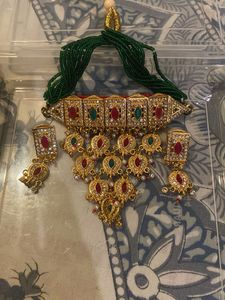 M Selling A Rajsthani Jewellery.