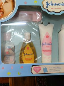 Johnson&#39;s Baby Care Collection Gift Pack 7 Items With Yellow Organic T-shirt
