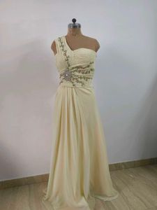 Elegant One-Shoulder Evening Gown