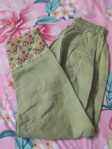 Embroidered Green Leggings