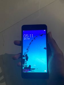 Used Smartphone - Cracked Screen