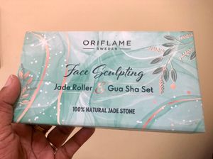 Oriflame Gua Sha And Jade Roller Set.