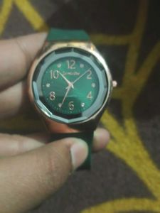 Elegant Green Wristwatch