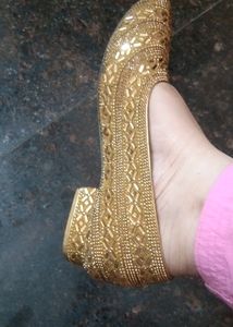 It&#39;s a Golden Colour Jutie