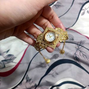 Sparkling Rhinestone Bracelet Watch