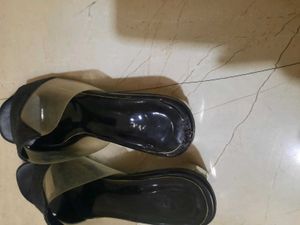 Black standard heel sandle