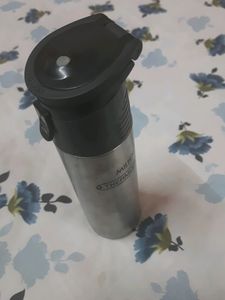 TWO THERMOS (MILTON)