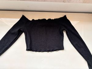 Black Off-Shoulder Long Sleeve Top