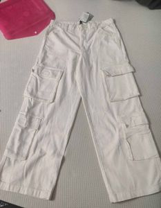 H&amp;M White Cargo Jeans (Double Pocketed)8 Pockets
