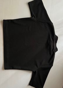 Black Crop Top 🖤