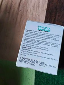 Venusia Moisturizing Cream 100g
