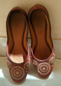 Brown Embroidered Juttis