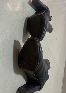 !discount! Black Leather Heeled Chelsea Boots