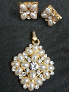 Moti Stone Pendent  Set
